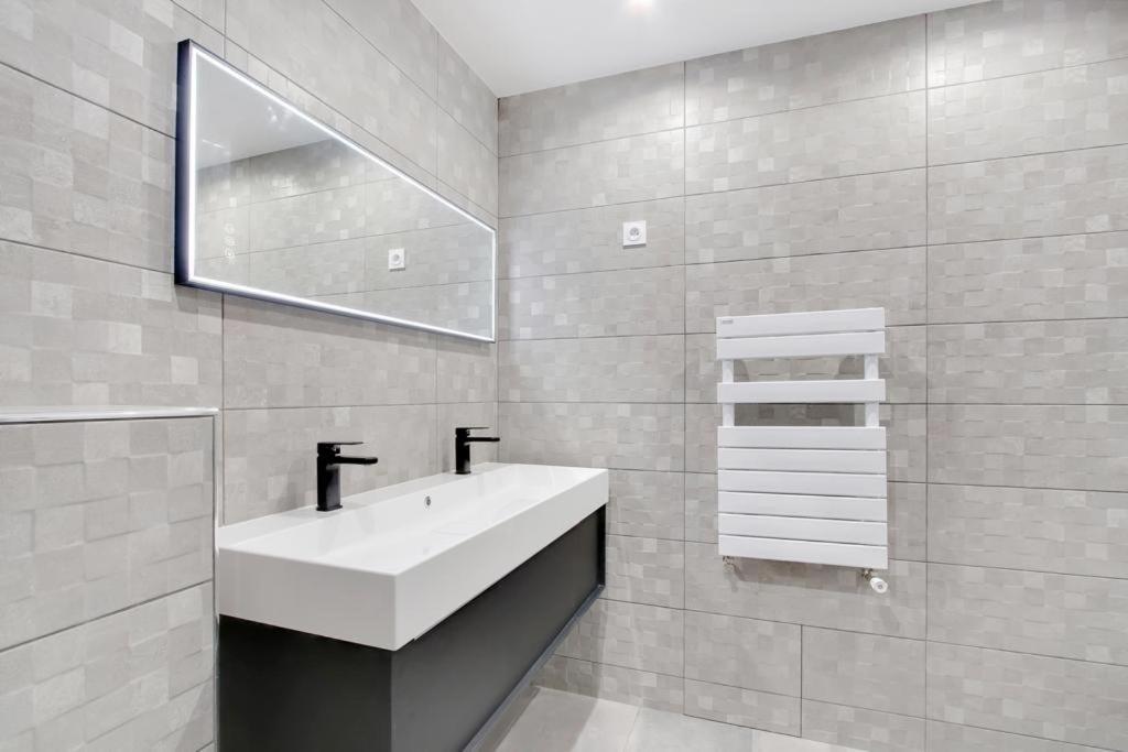 Trocadero/ Eiffel Tower - 3 Bedrooms- All New! Paris Exterior foto